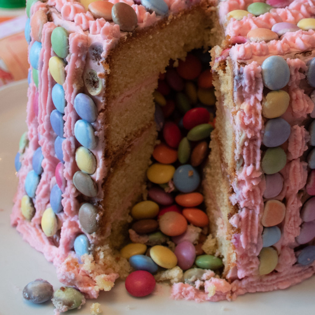 Découpe du gâteau surprise