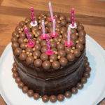 Gateau chocolat et bonbons chocolat riz soufflé